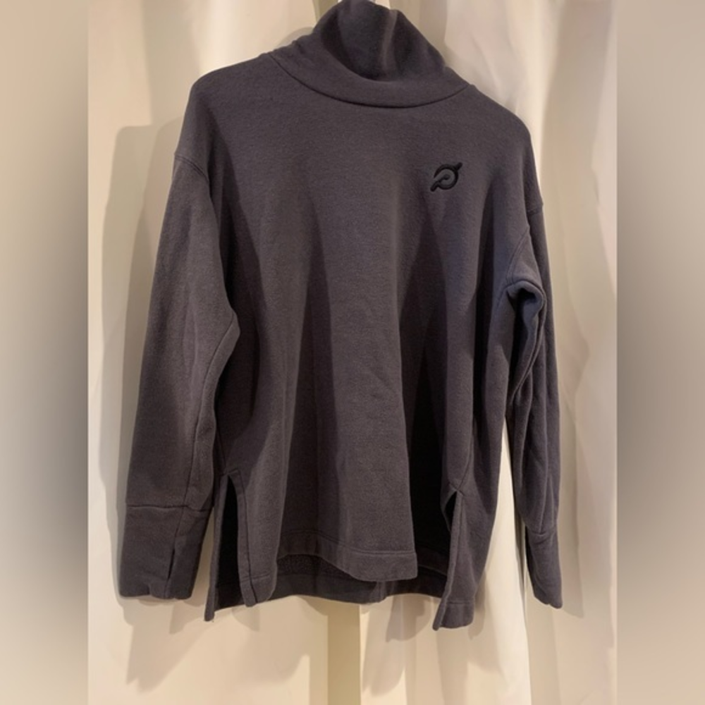 Peloton‎ Pullover Size Medium